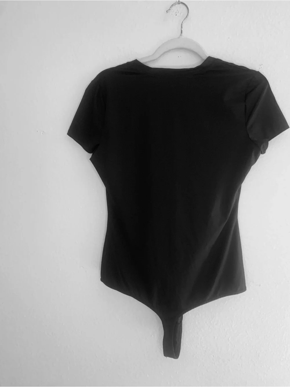 Theory Women’s Black V-Neck Short Sleeve Bodysuit. Size L